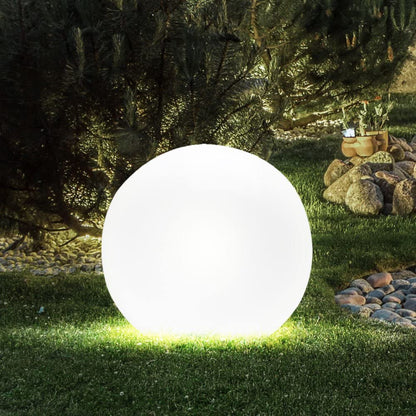 Klotformad trädgårdslampa.