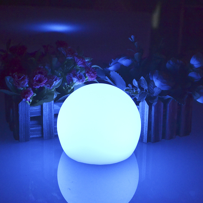 Klotformad trädgårdslampa.